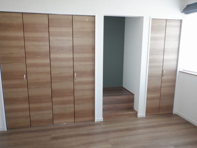 玄関近くのお部屋へ仏間を移動。明るく、収納も充実で集まりやすいお部屋へ。